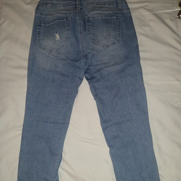 3/$20 Forever 21 distressed skinny jeans - Picture 3 of 3